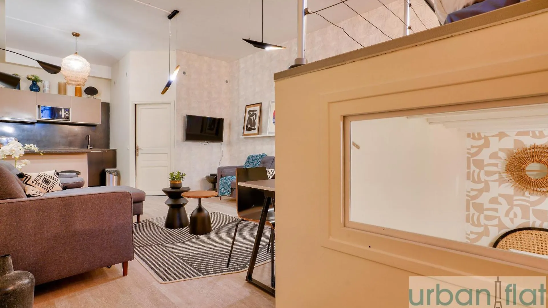 33 - Flat Av Des Champs-elysees *