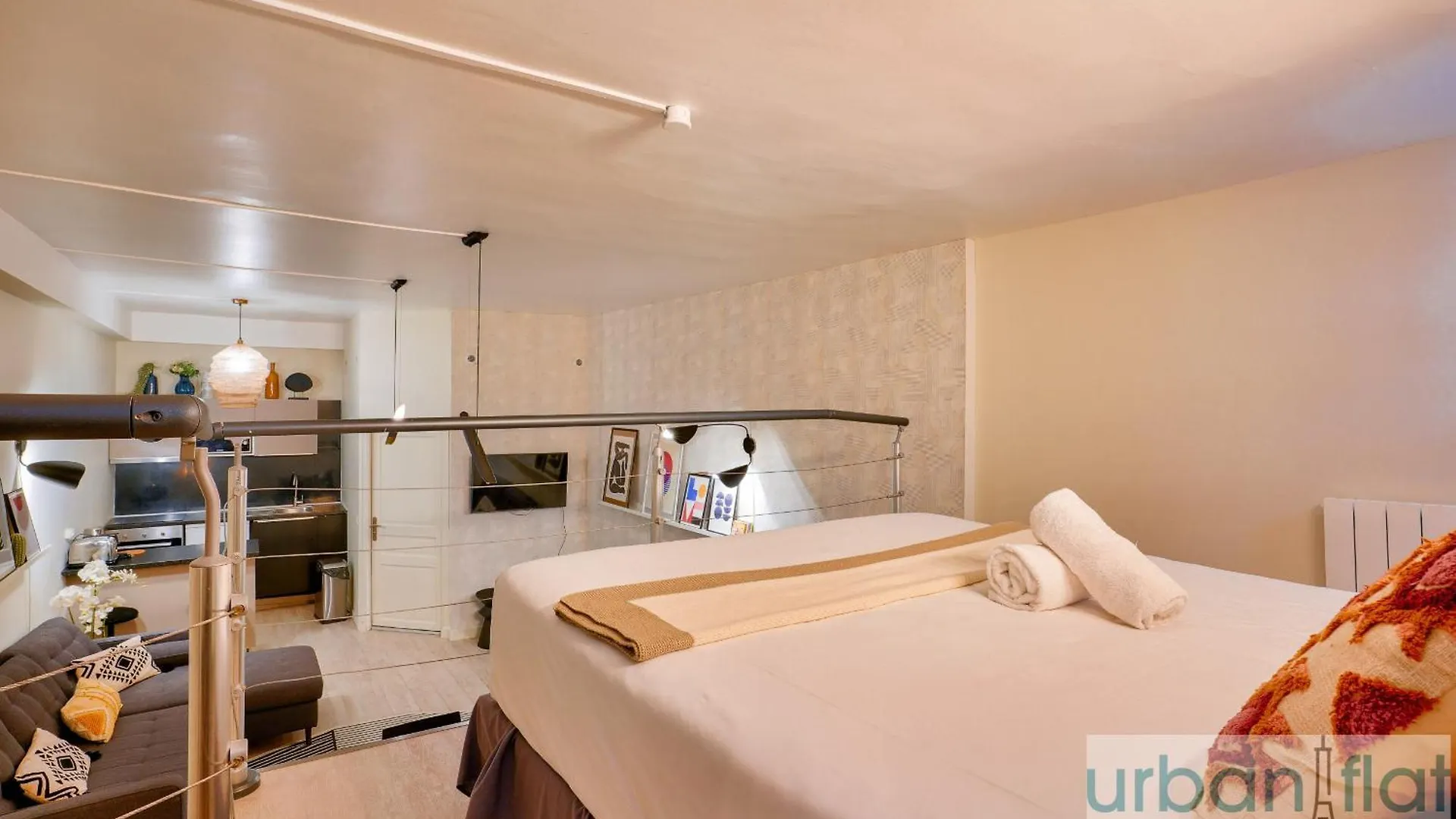 33 - Flat Av Des Champs-elysees *